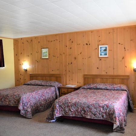 Baileys Sunset Motel Бейлис-Харбор Экстерьер фото
