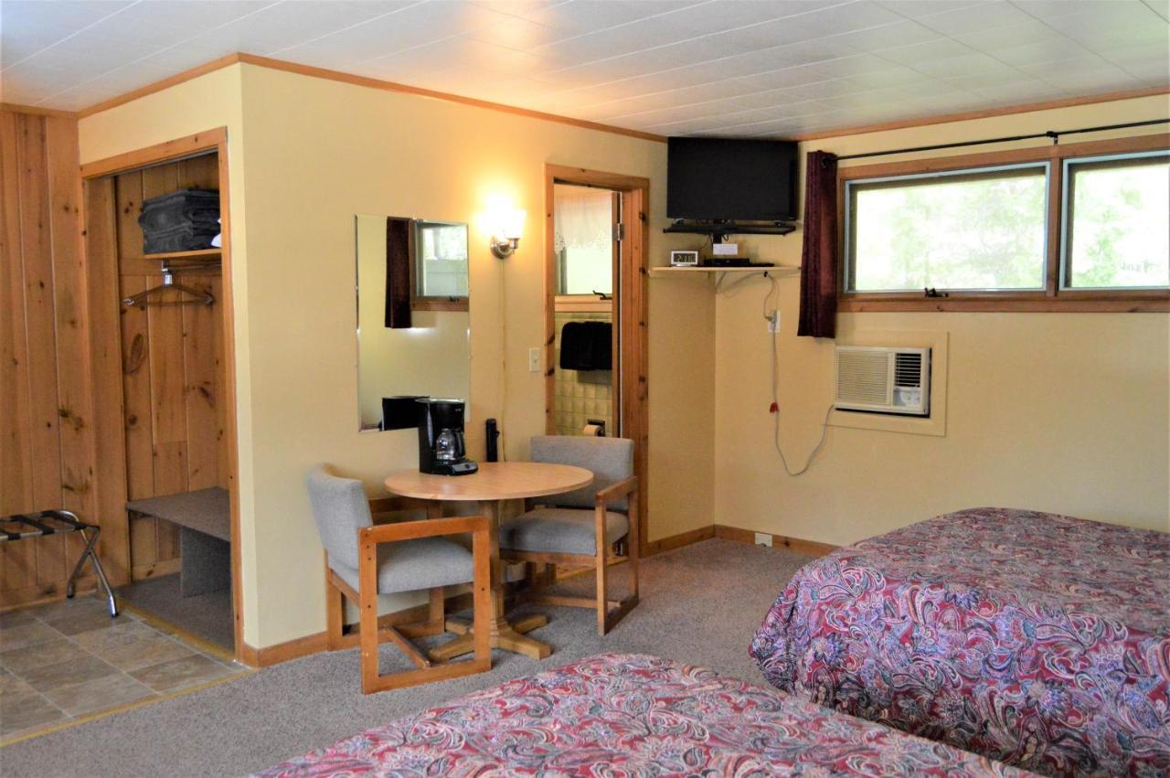 Baileys Sunset Motel Бейлис-Харбор Экстерьер фото
