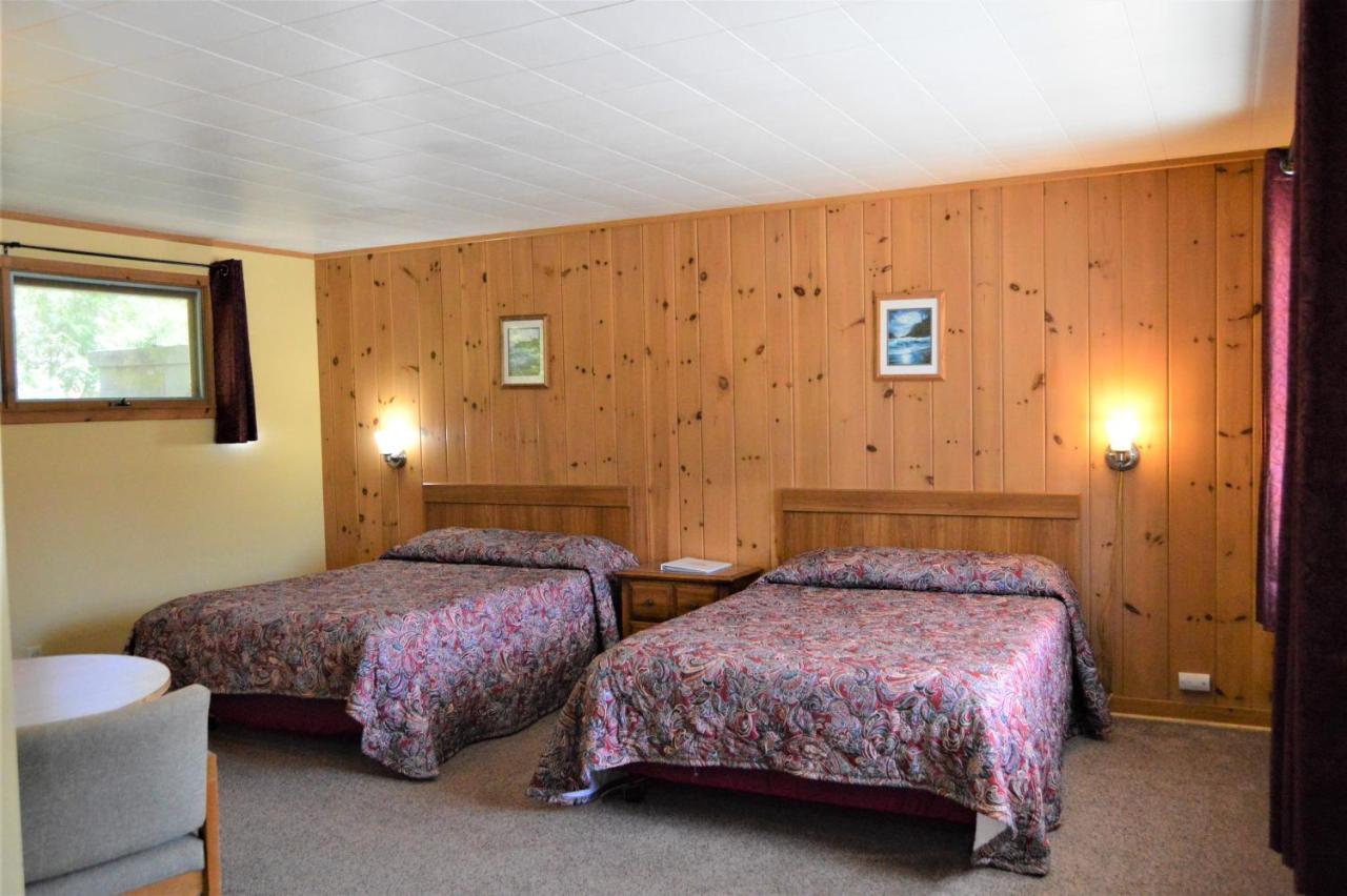 Baileys Sunset Motel Бейлис-Харбор Экстерьер фото